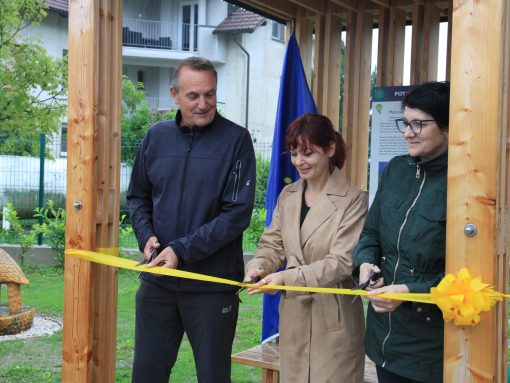 Slavnostni prerez traku. Foto Petra Hladnik