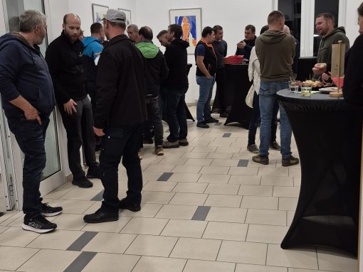 Diskusija po srečanju. Foto Petra Hladnik