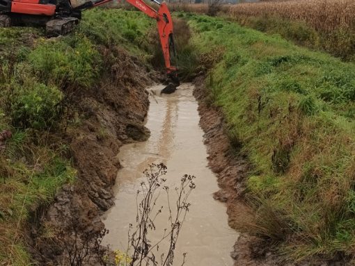 Obnova jarka brez iztoka. Foto Nina Erbida