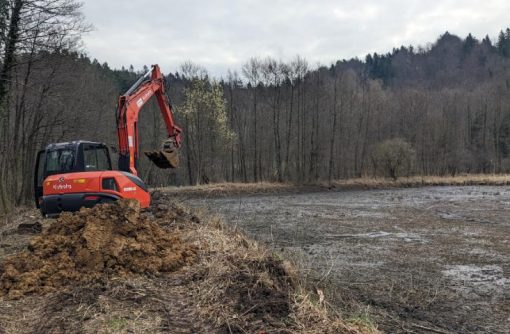 Obnova nasipa. Foto Gregor Lipovšek