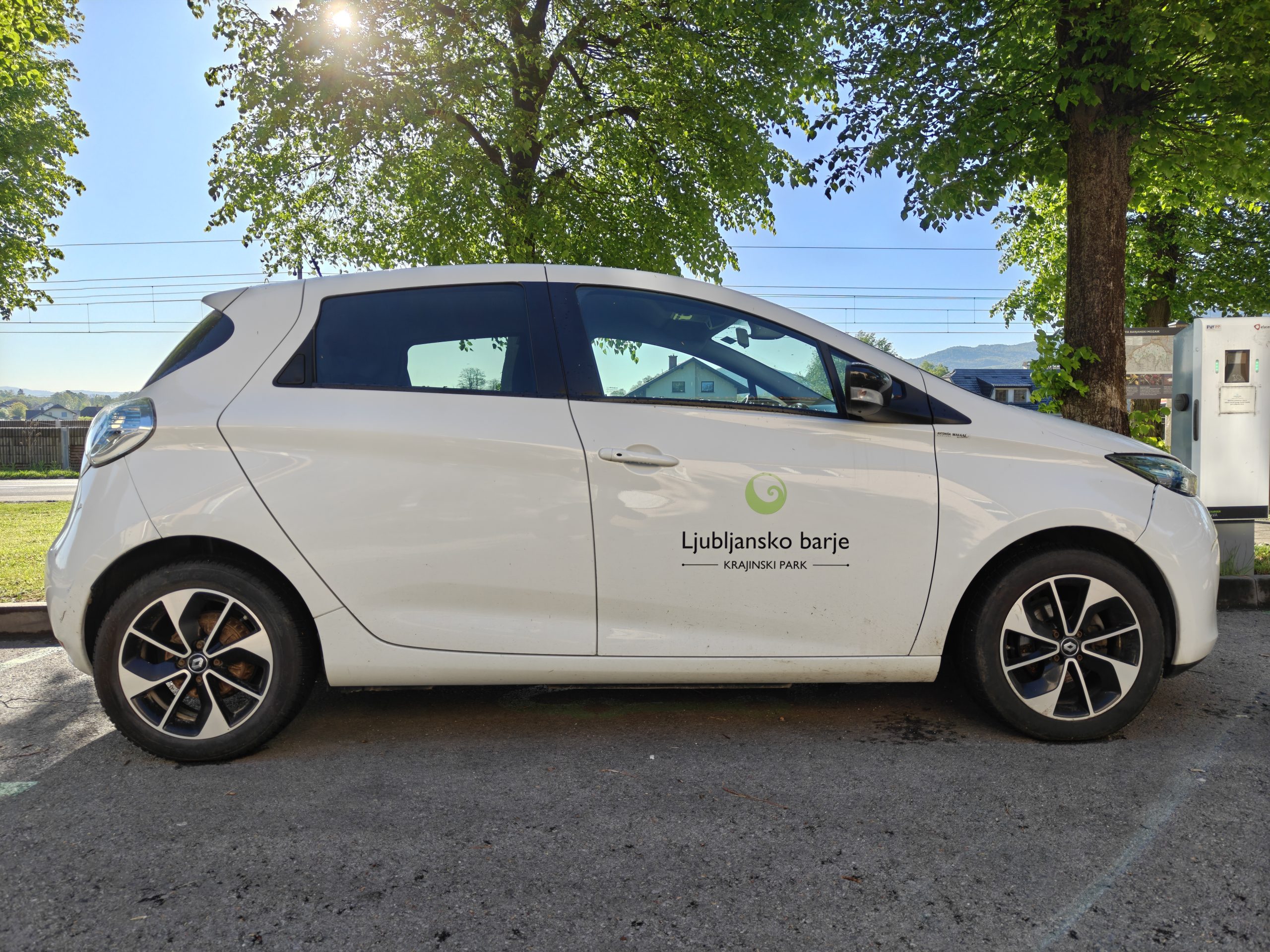 Namera za prodajo osebnega vozila znamke Renault Zoe